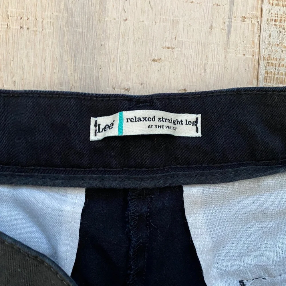 Lee Relaxed Fit Straight Leg Pants Sz. 8 - Picture 2 of 4